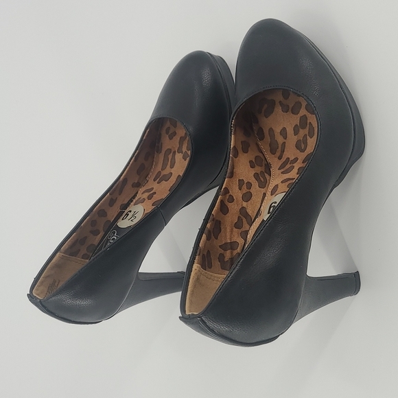 Unlisted by Kenneth Cole Black Heels - Picture 3 of 12